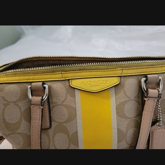 Purse - Picture 3 of 4